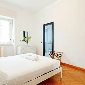 Appartamento S. Maria Valle Roomy Flat, Milano