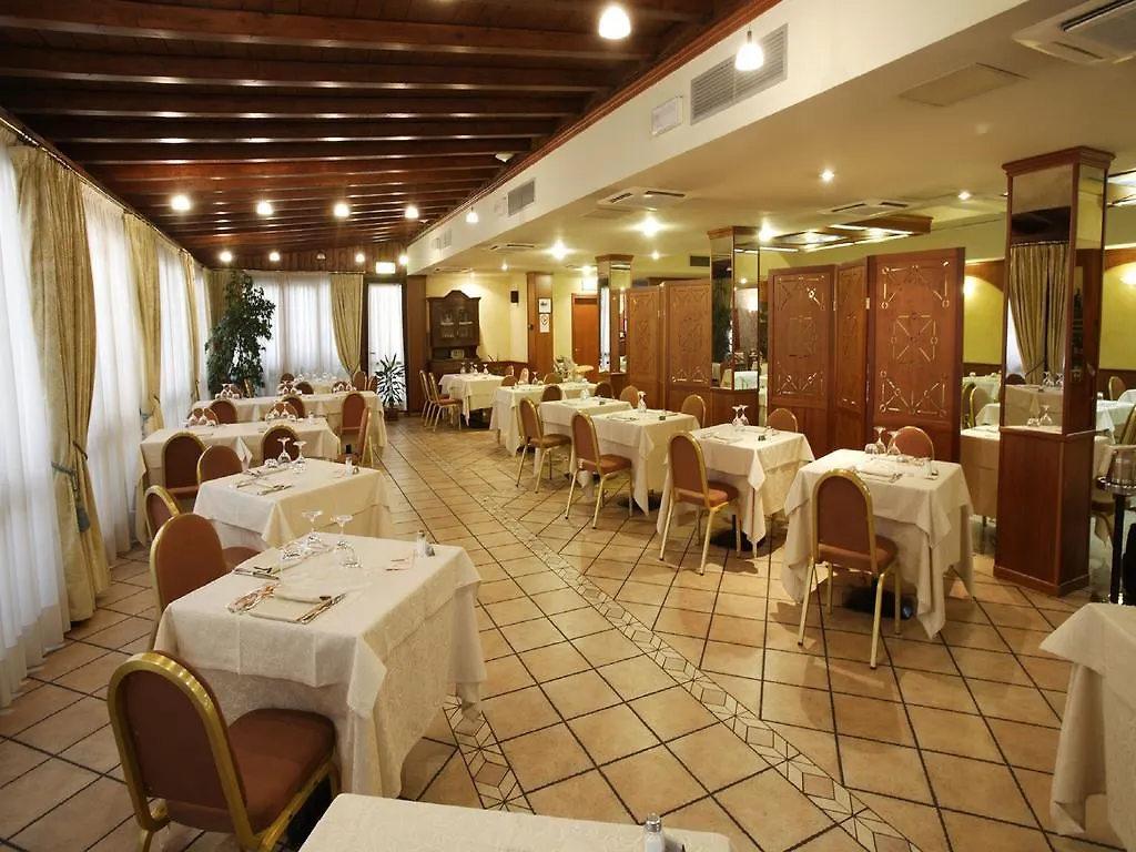 Hotel Il Leone D'Oro Telgate 3*,